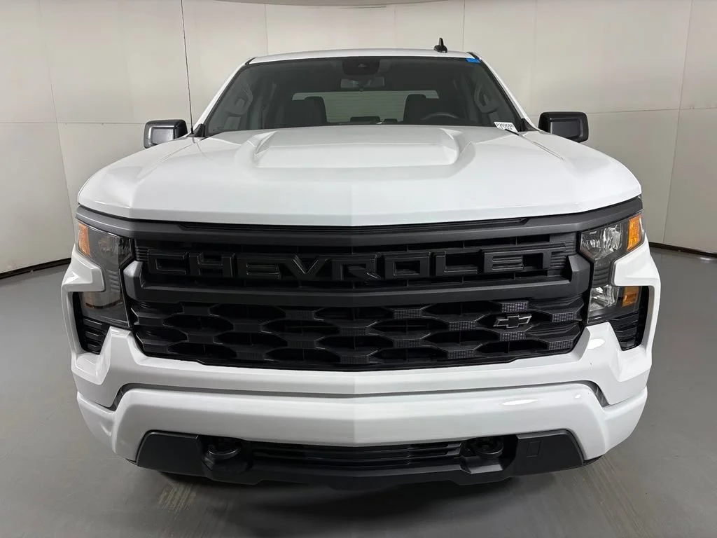 New 2026 Summit White Chevrolet Custom image 4