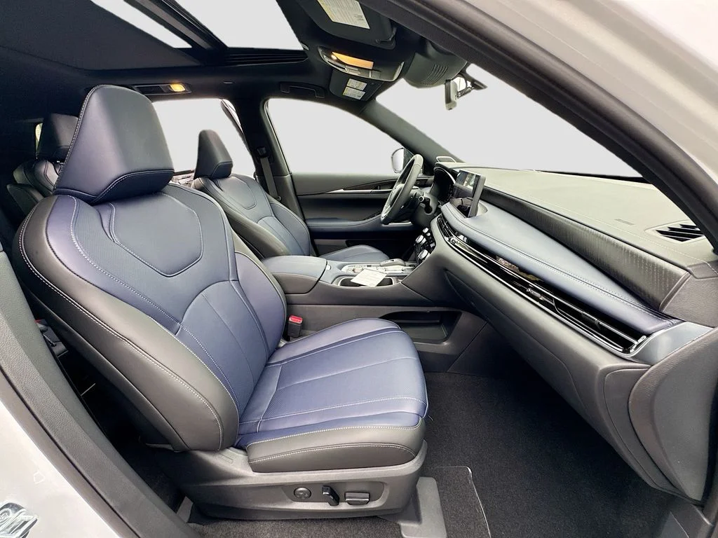 Certified Used 2026 White INFINITI SPORT image 32