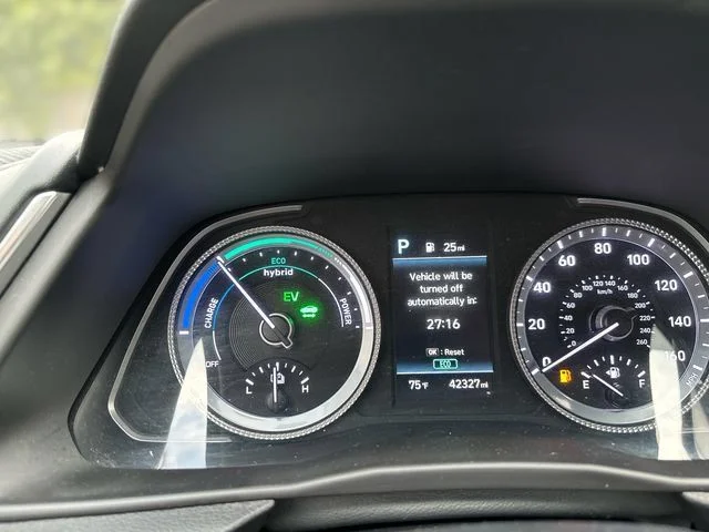 Used 2023 Gray Hyundai SEL image 17