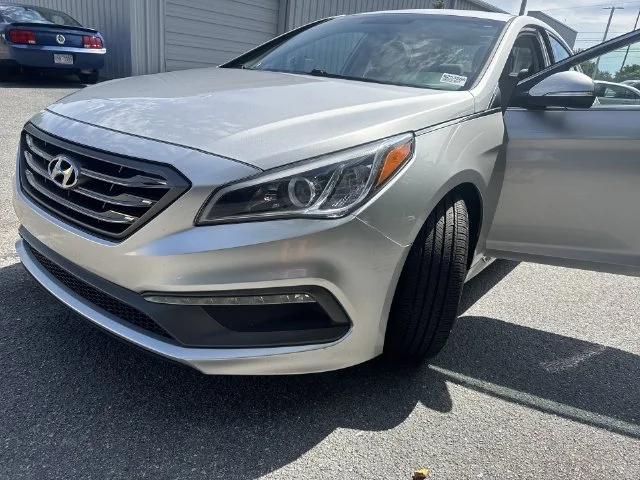 Used 2016 Silver Hyundai Sport image 31