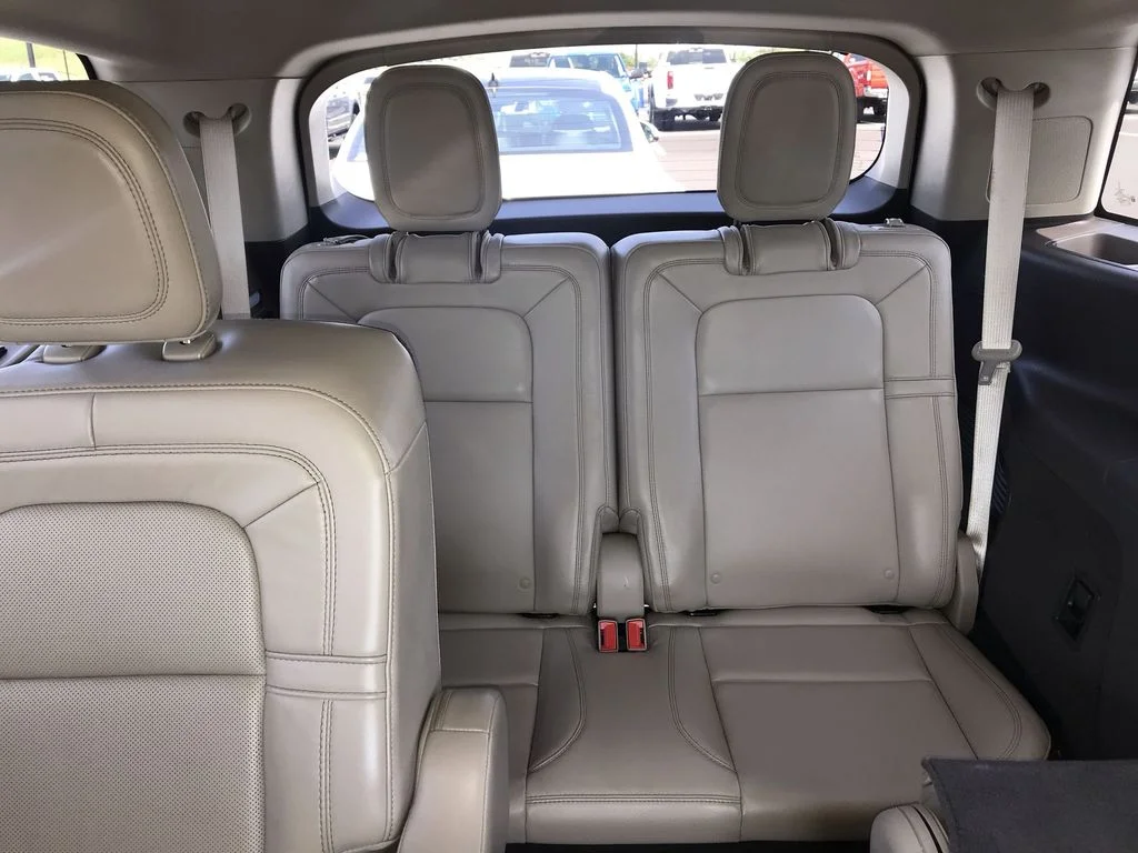 Used 2021 White Lincoln Reserve image 24