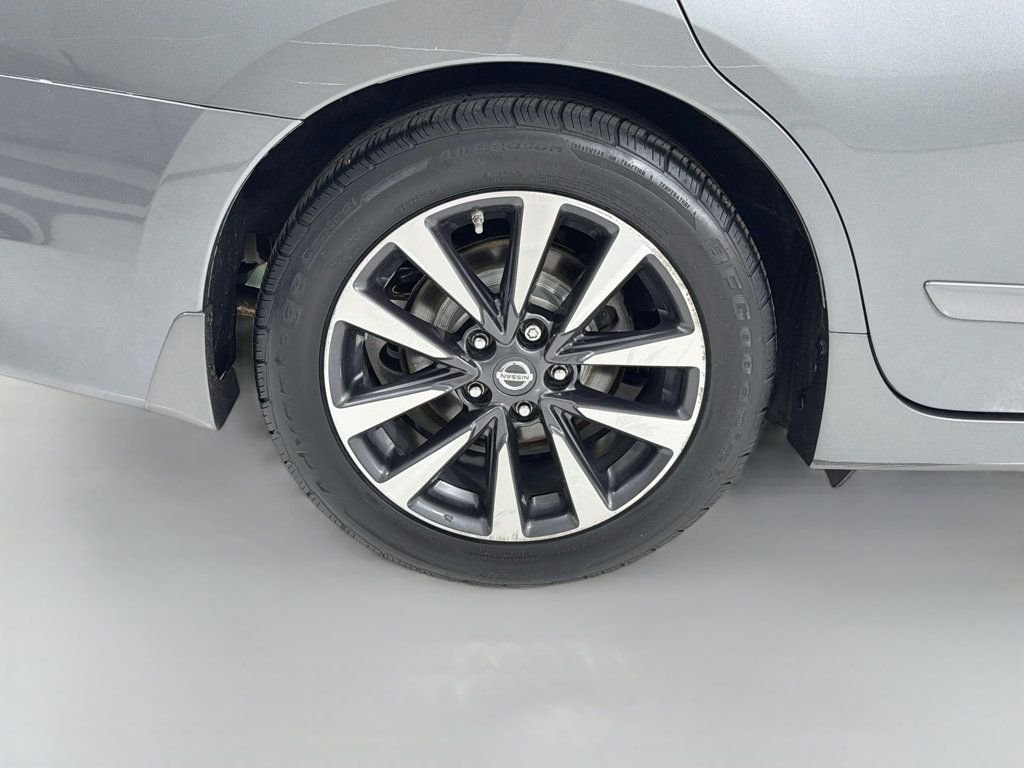 Used 2016 Gun Metallic Nissan 4dr Sedan I4 2.5 SV image 30