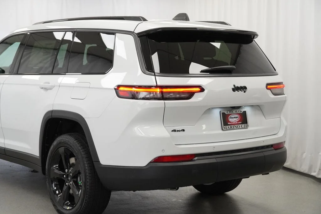New 2026 Bright White Clear-Coat Exterior Paint Jeep Limited image 12
