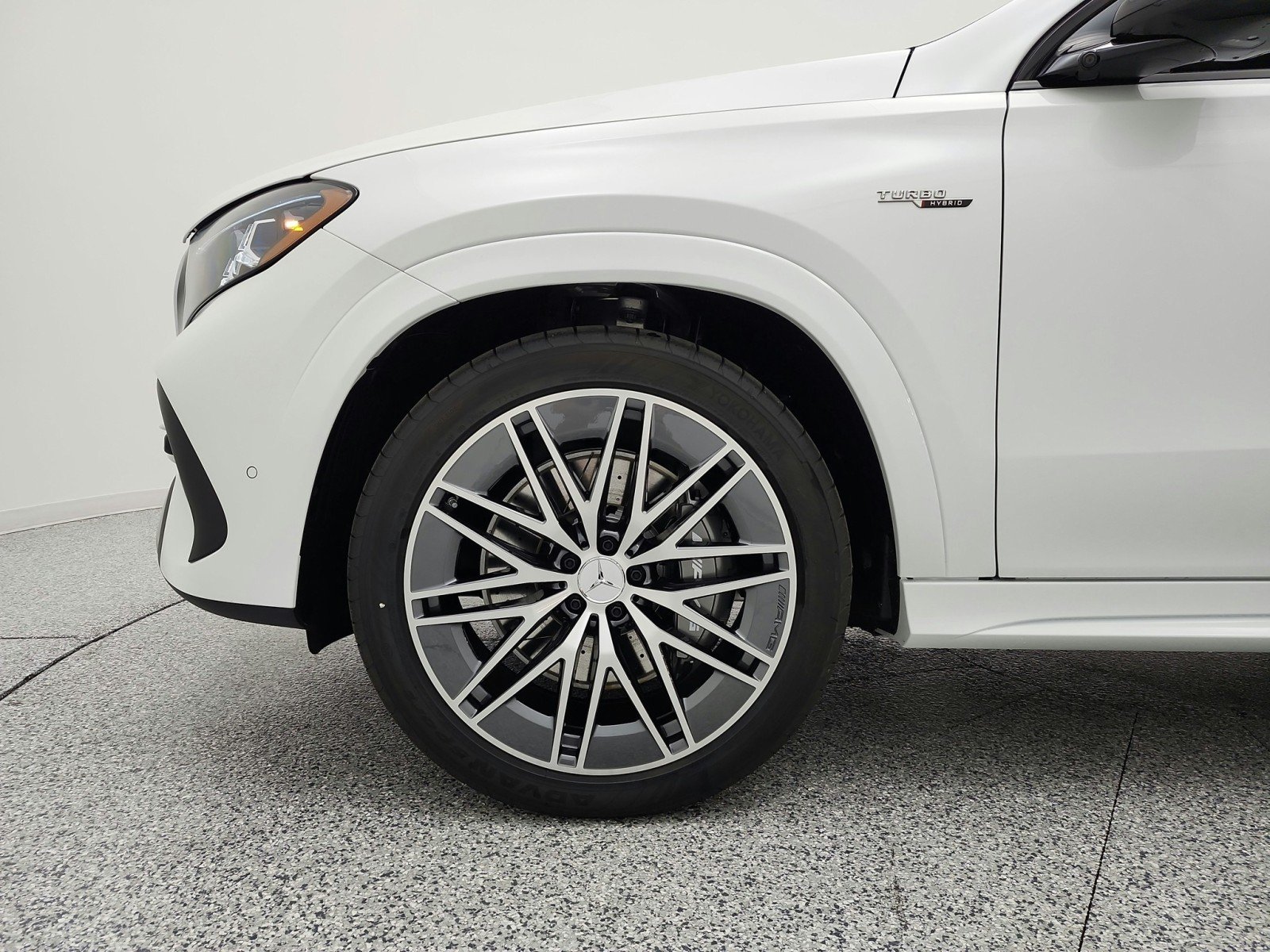 New 2027 MANUFAKTUR Moonlight White Metallic Mercedes-Benz AMG® GLE 53e 4MATIC+ Coupe image 13