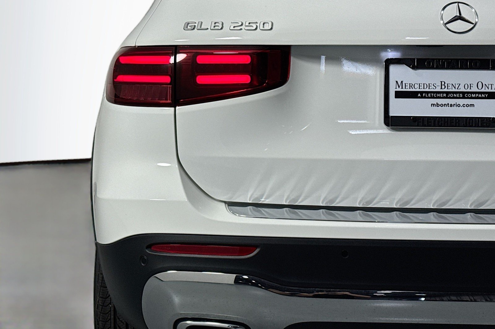 New 2026 Polar White Mercedes-Benz GLB 250 4MATIC® SUV image 14