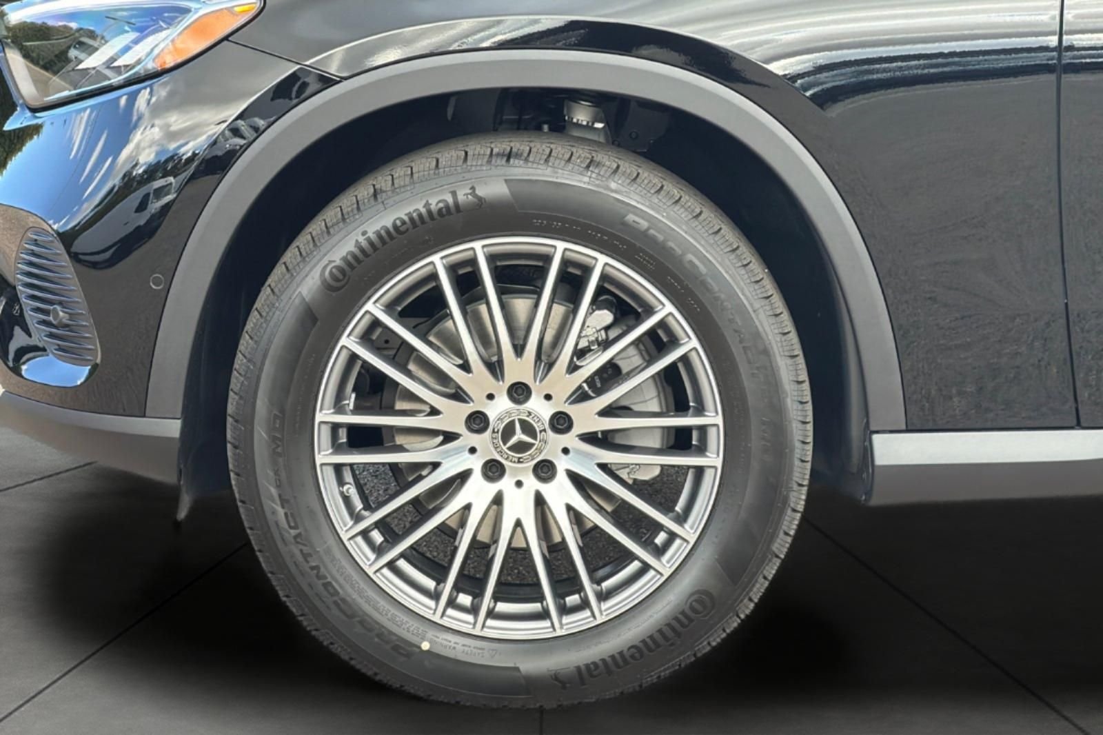 New 2026 Black Mercedes-Benz GLC 300 image 5