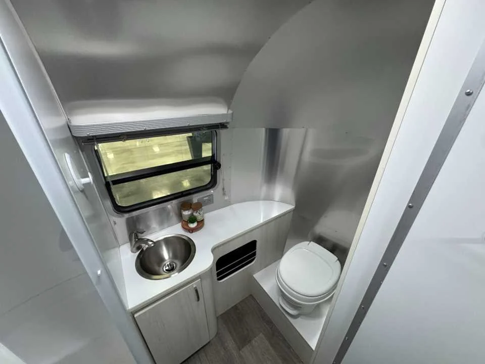 Used 2016 SILVER AIRSTREAM  image 25
