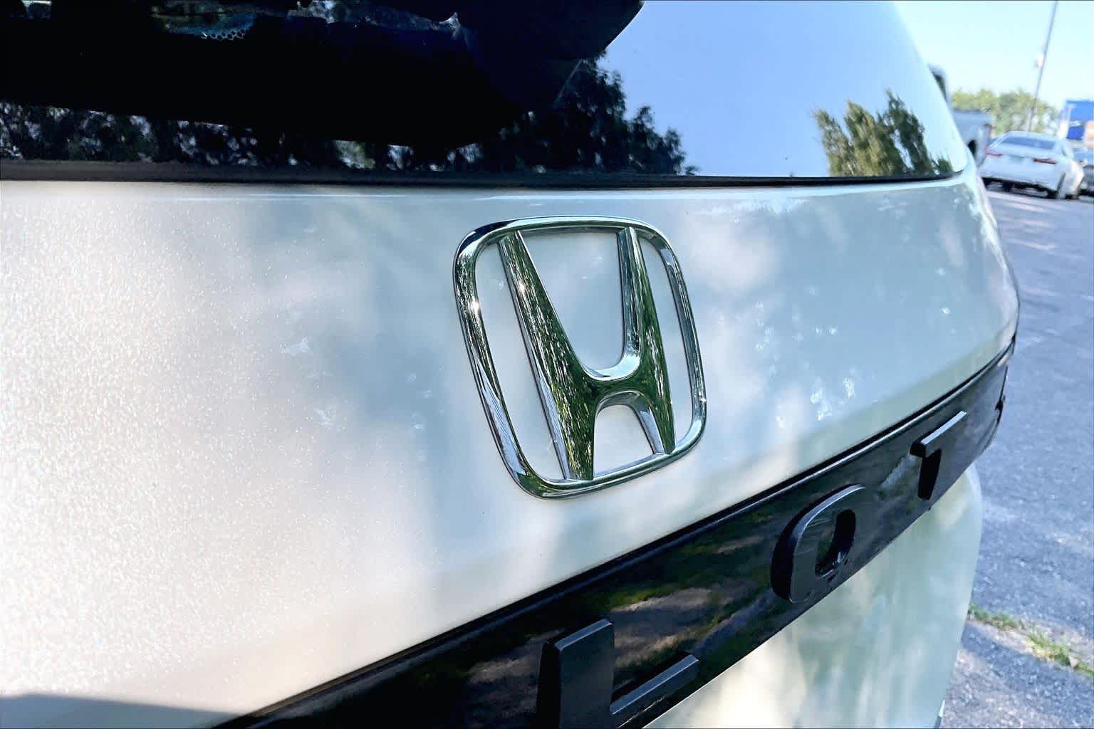 Used 2025 Platinum White Pearl Honda Elite image 30
