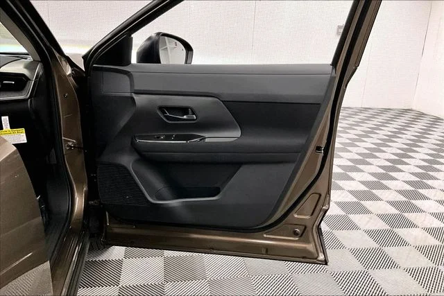 New 2026 Canyon Bronze Metallic Nissan S image 35