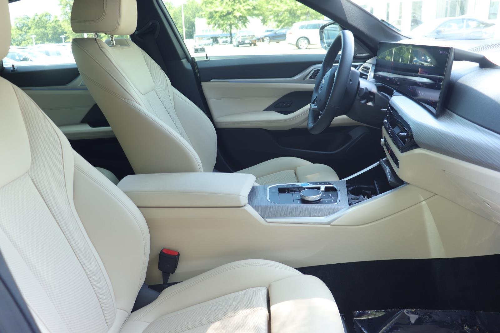 Used 2025 Black Sapphire Metallic BMW eDrive40 image 22