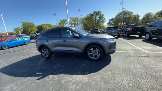 Used 2025 Gray Ford ST-Line image 2