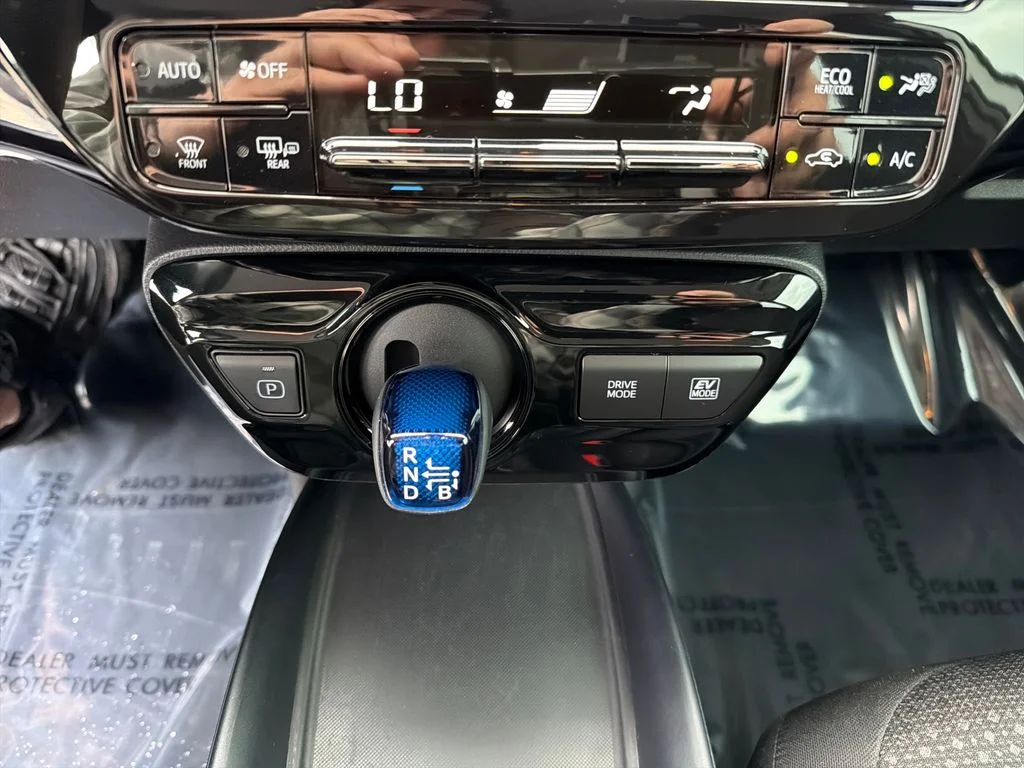 2021 Toyota Prius LE - Photo 26