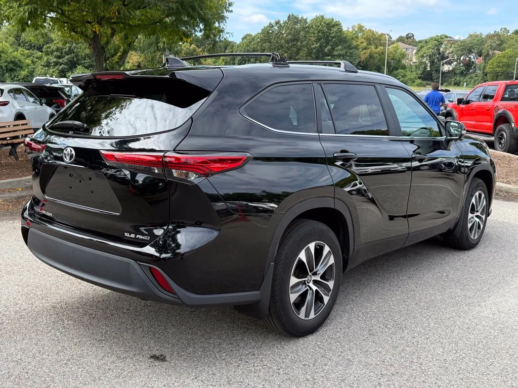 Used 2023 Black Toyota XLE image 8