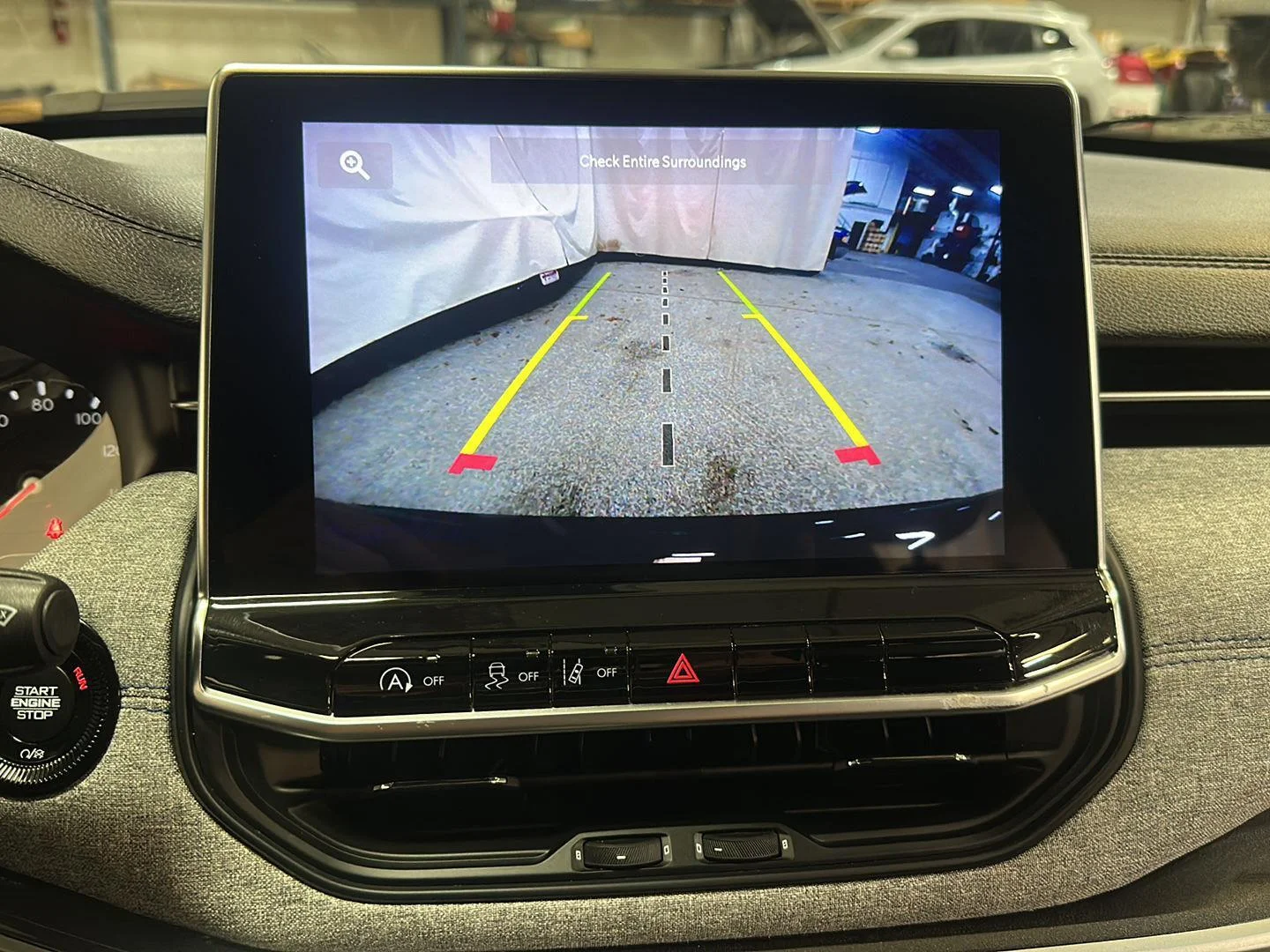 Used 2023 Diamond Black Crystal Pearlcoat Jeep Latitude image 23