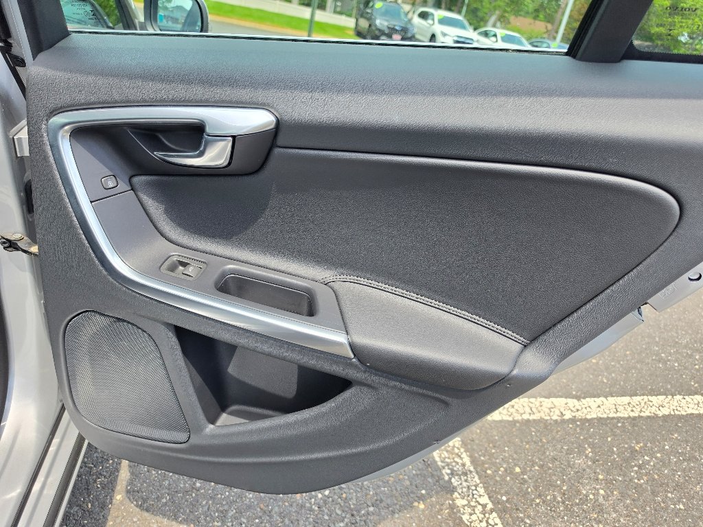 Used 2016 Silver Volvo T5 Drive-E Premier image 28