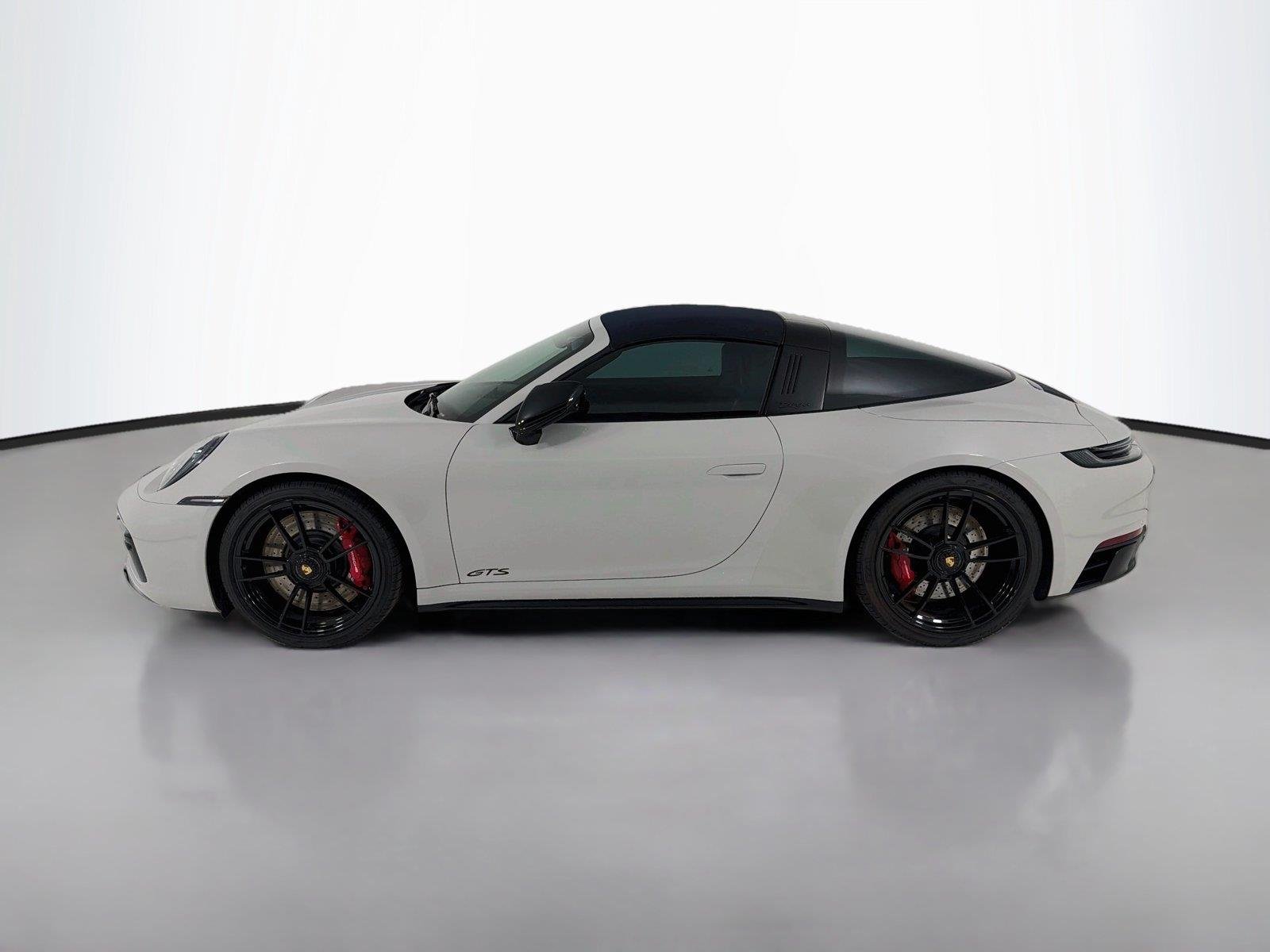 Used 2022 Chalk Porsche 4S image 7