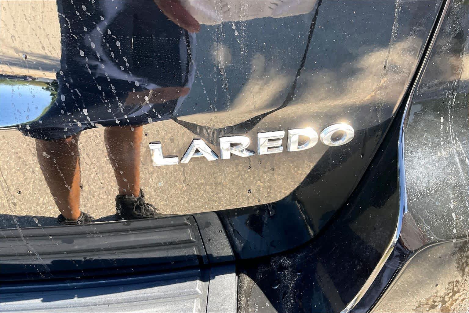 Used 2021 Diamond Black Crystal Pearlcoat Jeep Laredo X image 9