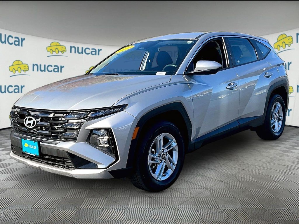 Used 2025 Silver Hyundai SE image 3