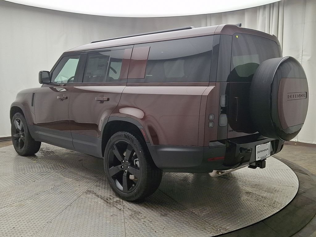 New 2026 Sedona Red Land Rover S image 4