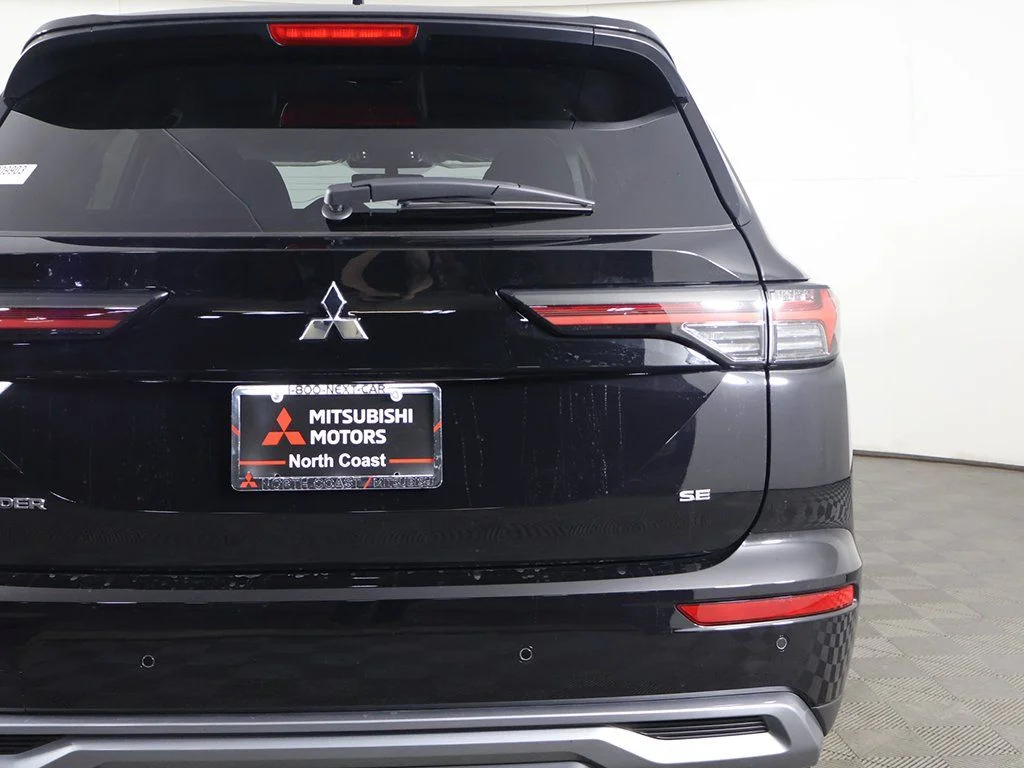 New 2026 Black Mitsubishi SE image 16