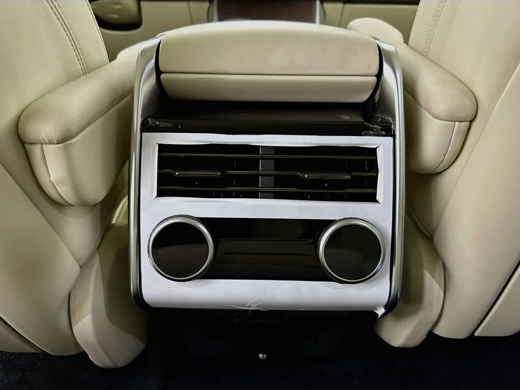 New 2027 Santorini Black Land Rover SE image 27