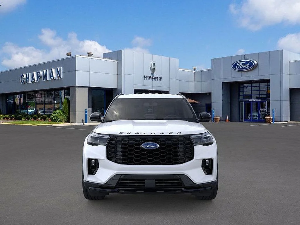 New 2026 Star White Metallic Tri-Coat Ford ST-Line image 6