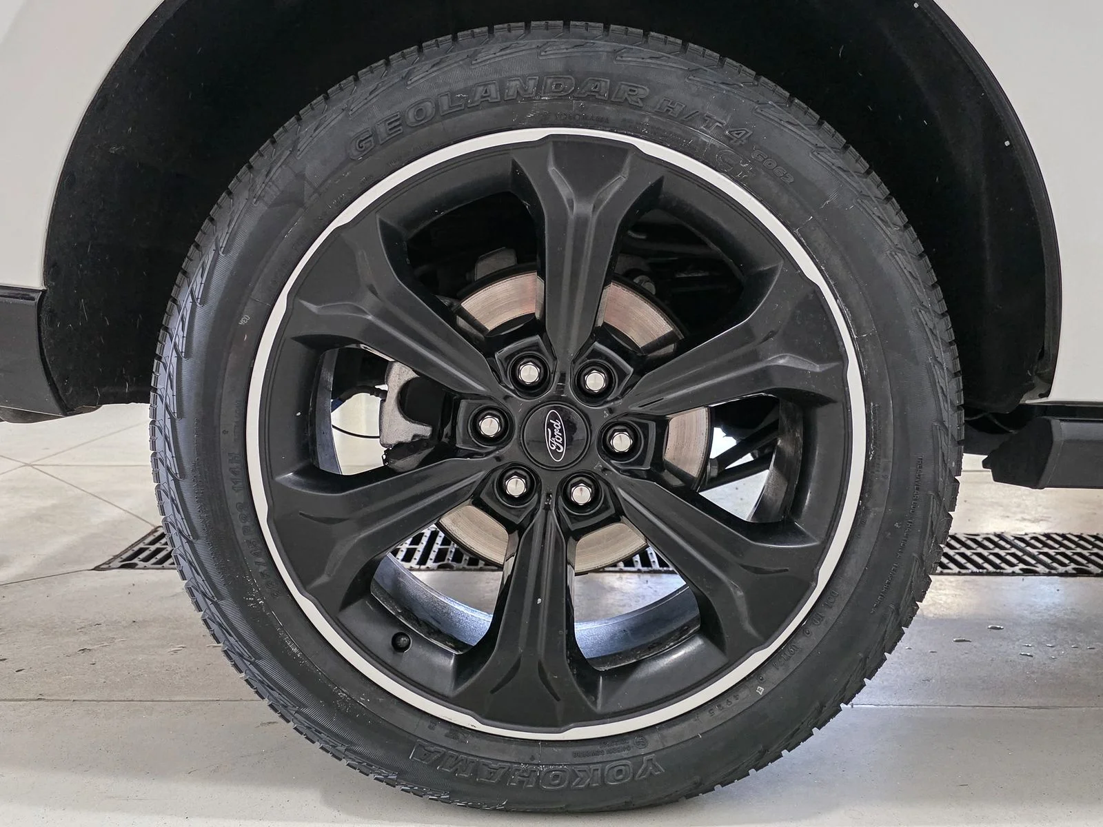 Used 2023 White Metallic Ford Limited image 18