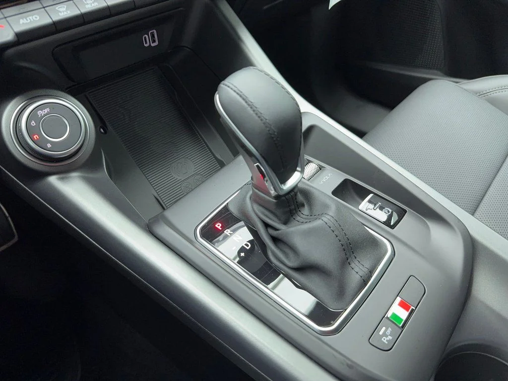 New 2025 Silver Alfa Romeo Base image 27