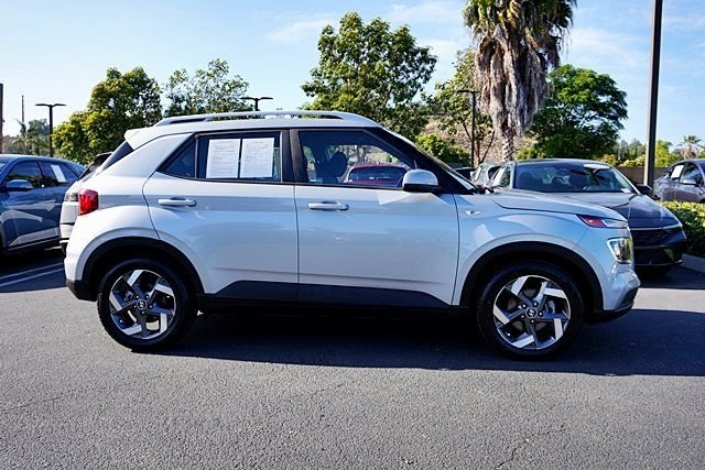 Used 2021 Silver Hyundai SEL image 6