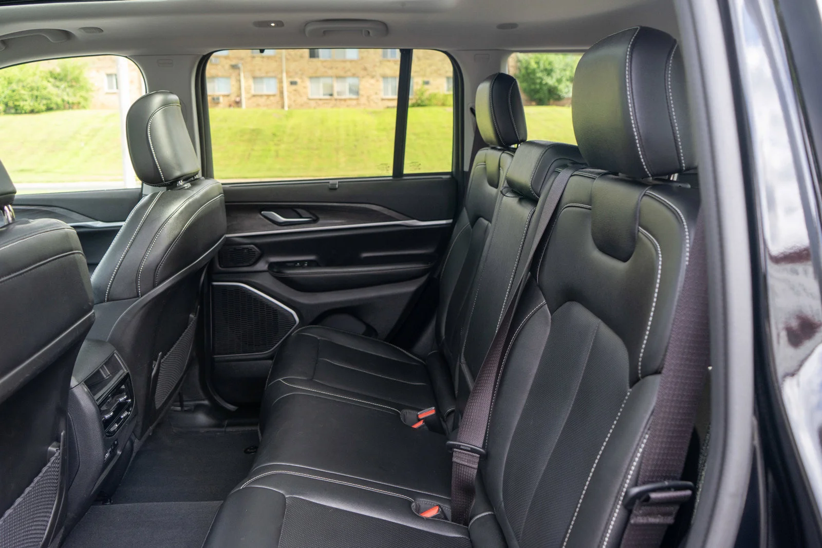 Used 2023 Diamond Black Crystal Pearlcoat Jeep 4xe image 33