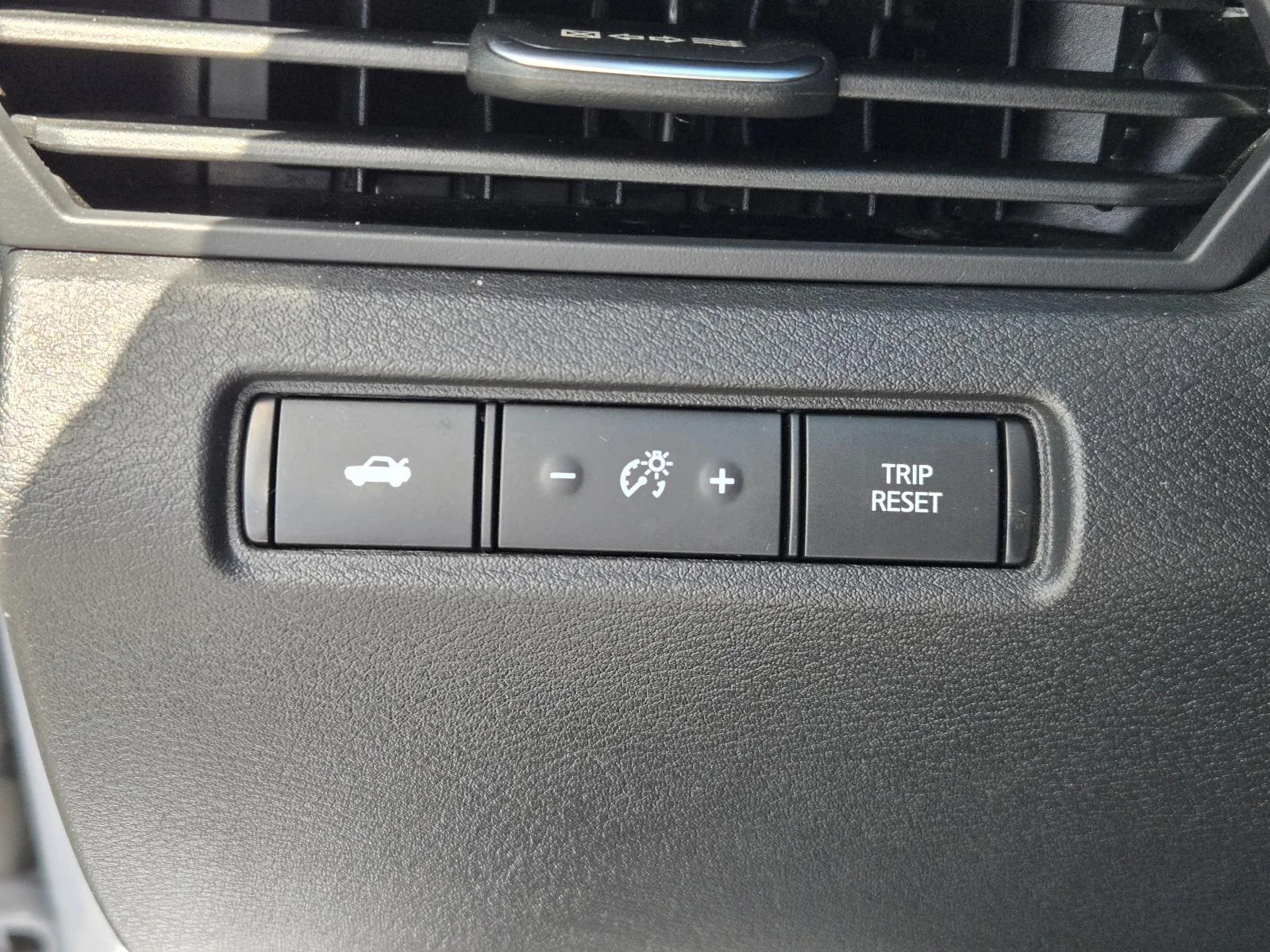 Used 2025 Gray Sky Pearl Nissan SR FWD image 20