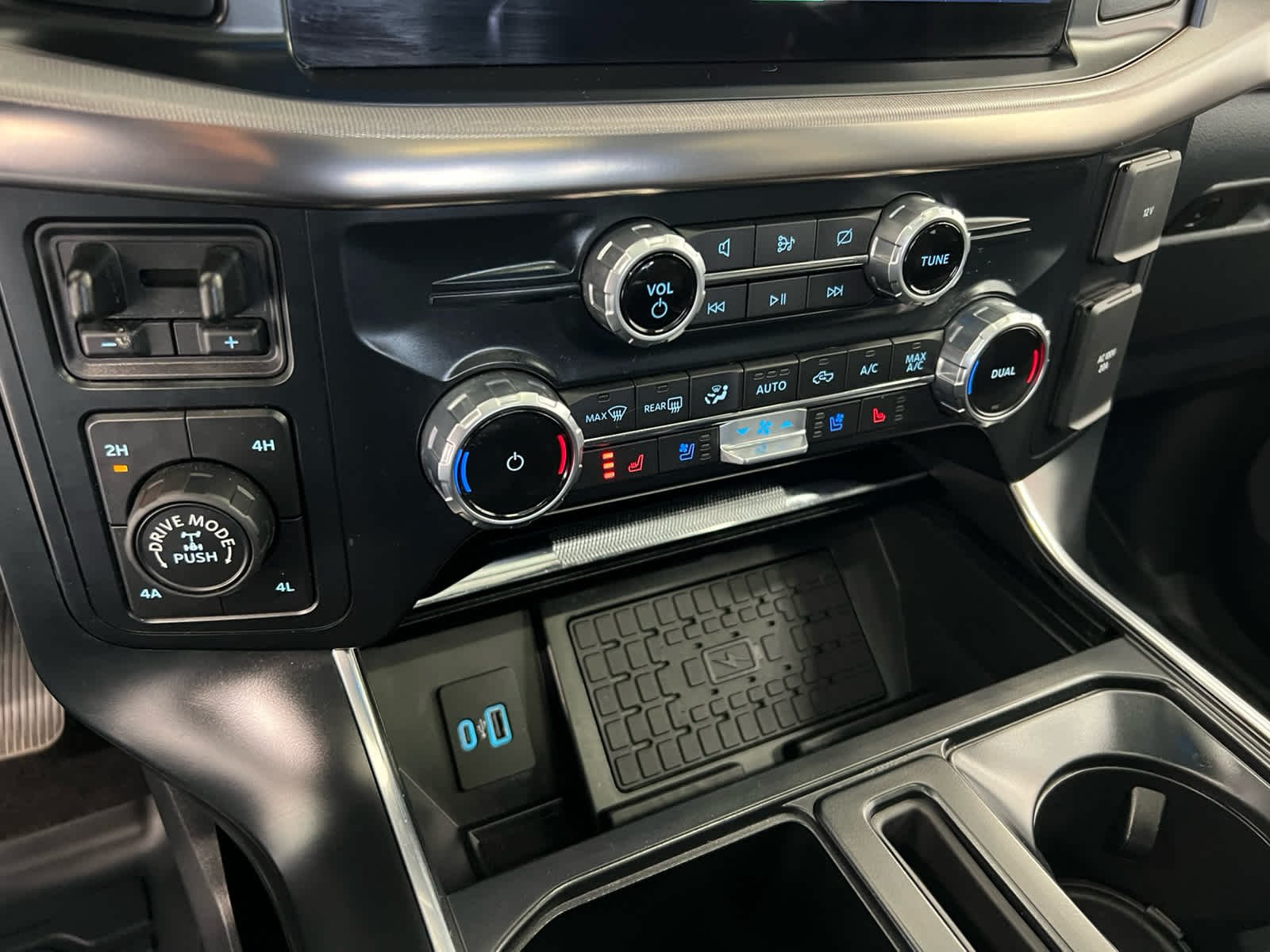 2023 Ford F-150 Raptor - Photo 18