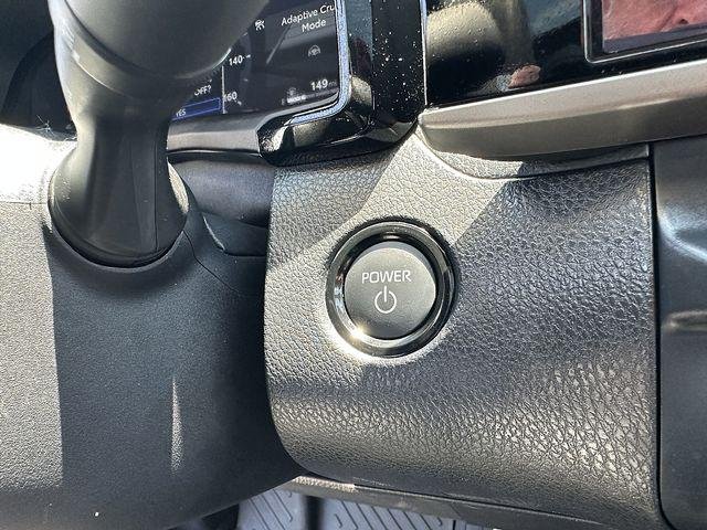 Certified Used 2025 WIND CHILL PEARL Toyota  image 28