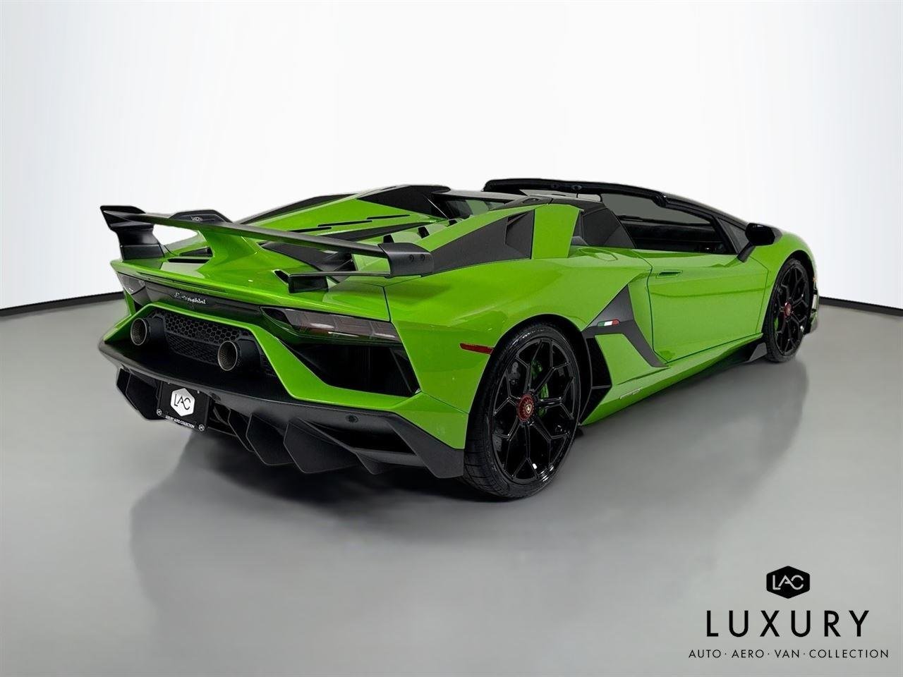 2021 Lamborghini Aventador - Photo 6