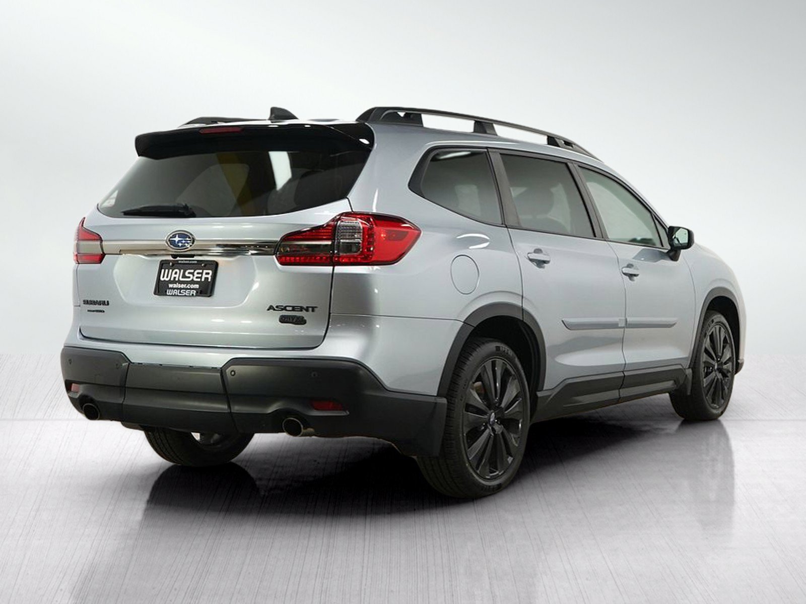 Used 2022 Ice Silver Metallic Subaru Onyx Edition image 5