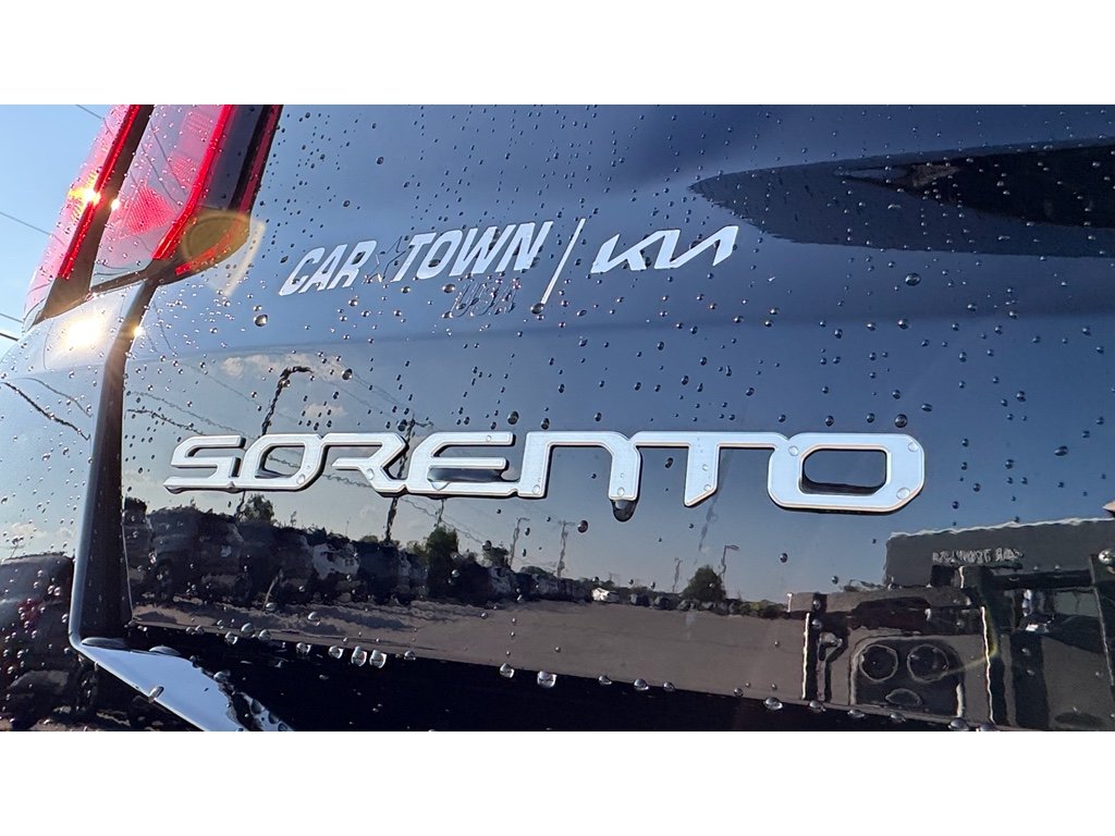 2025 Kia Sorento S photo 4