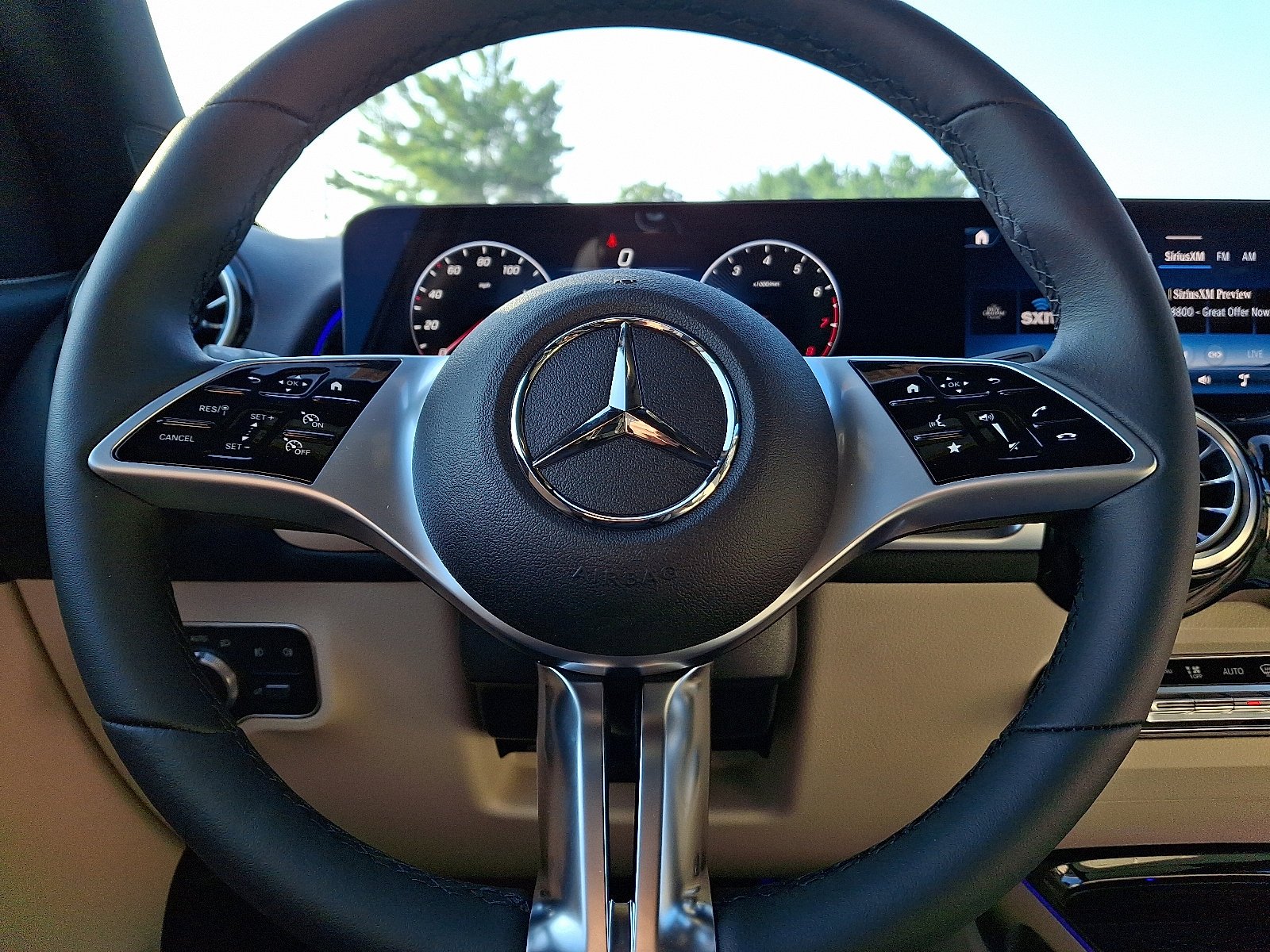 New 2026 Polar White Mercedes-Benz GLB 250 image 28