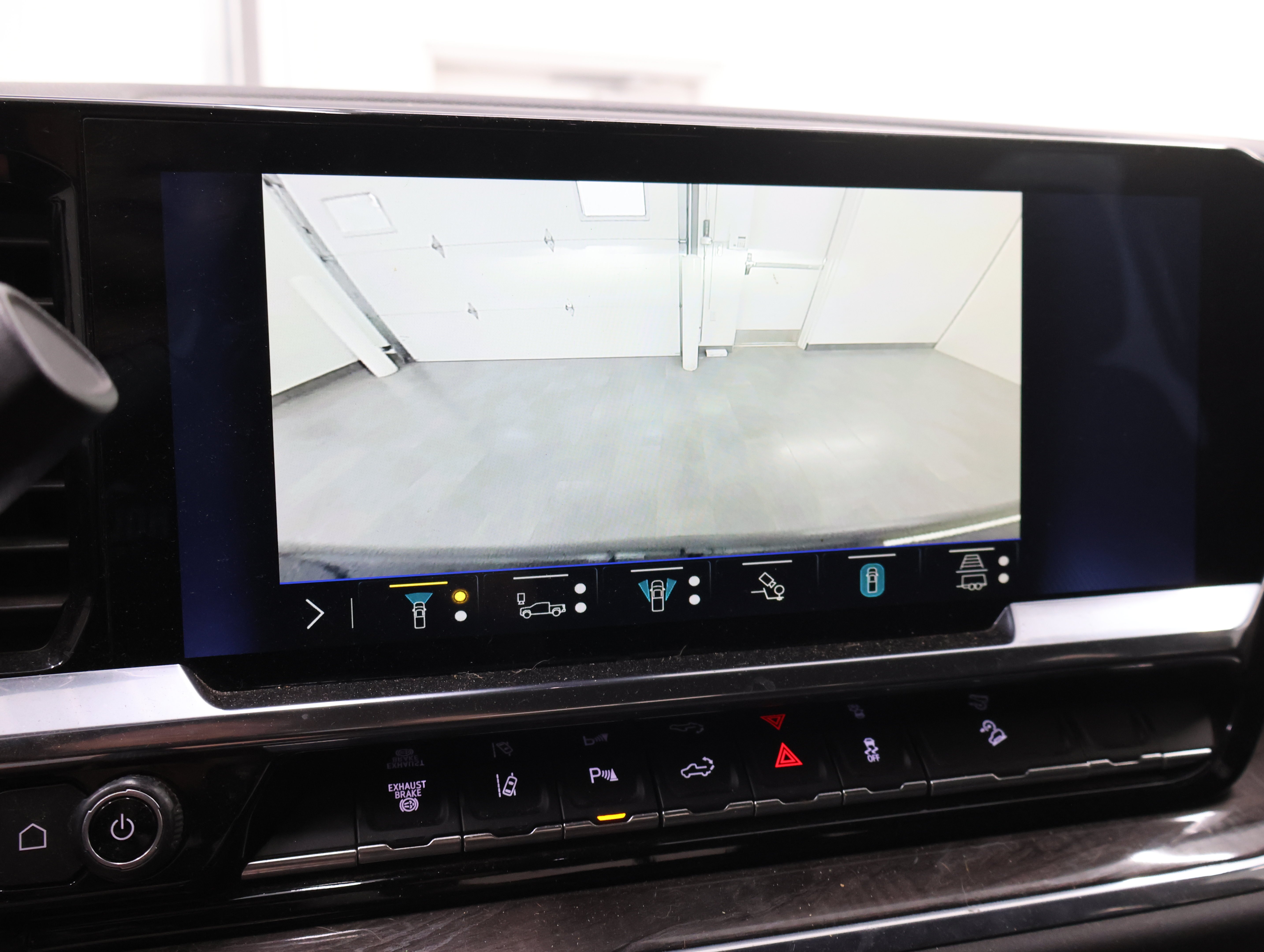 Used 2024 Black Chevrolet 4x4 Crew Cab LTZ Z71: CREW-SHORT-LTZ-MIDNIGHT-CONVENIENCE II-DIESEL-1 OWNER image 17