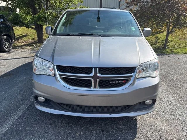 Used 2019 Silver Dodge SXT image 7