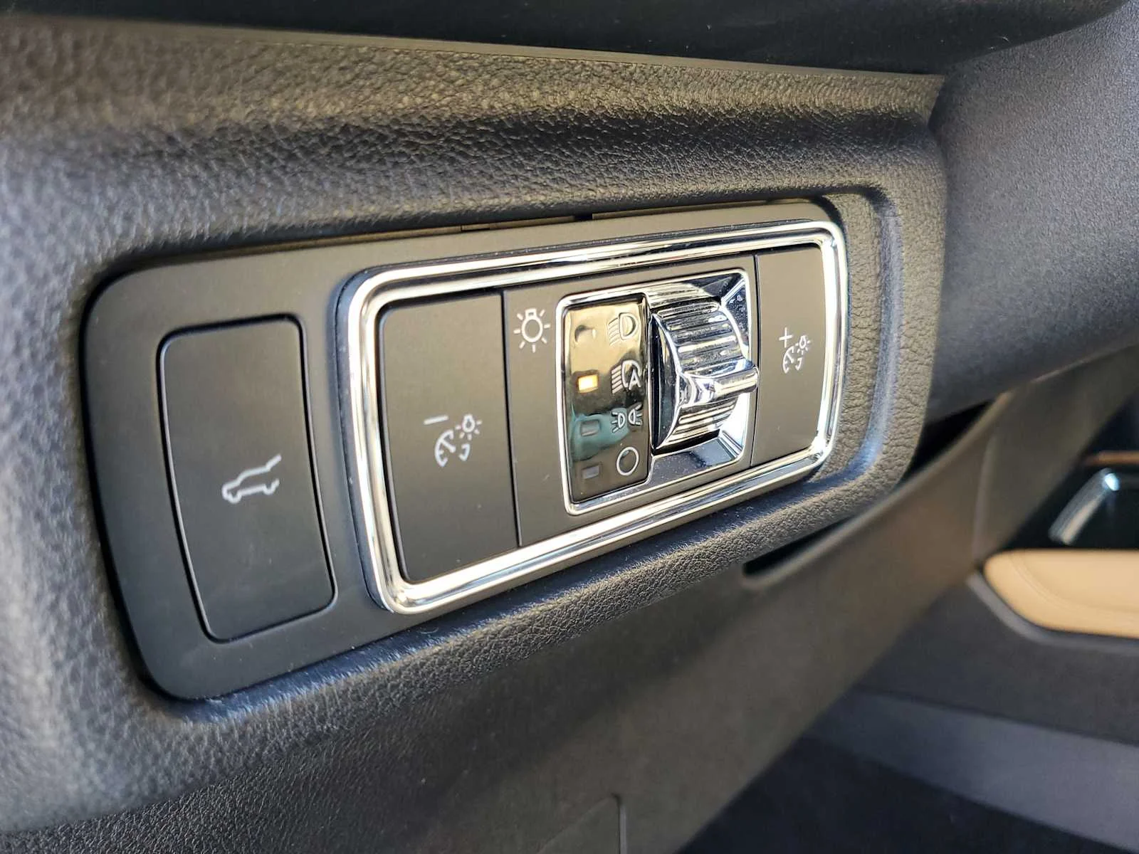 Used 2022 White Lincoln Reserve image 23