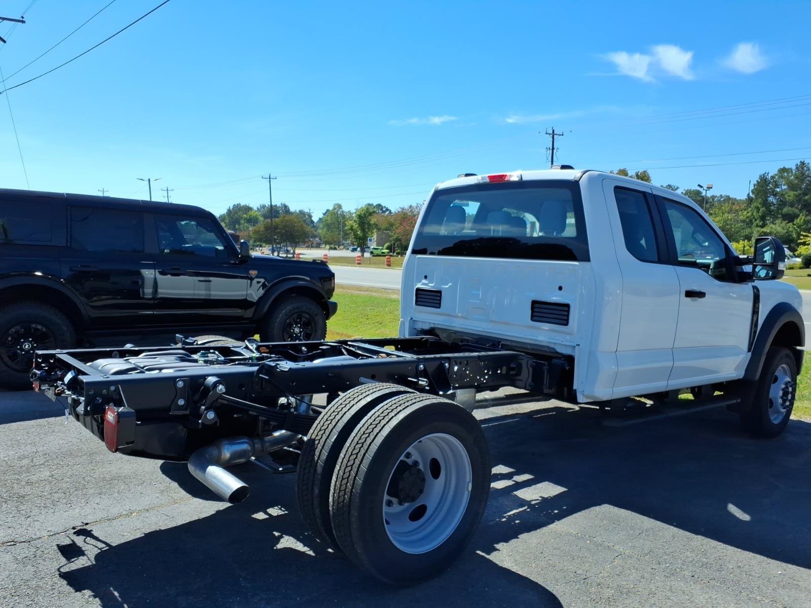 New 2027 Oxford White Ford F-550® XL image 4