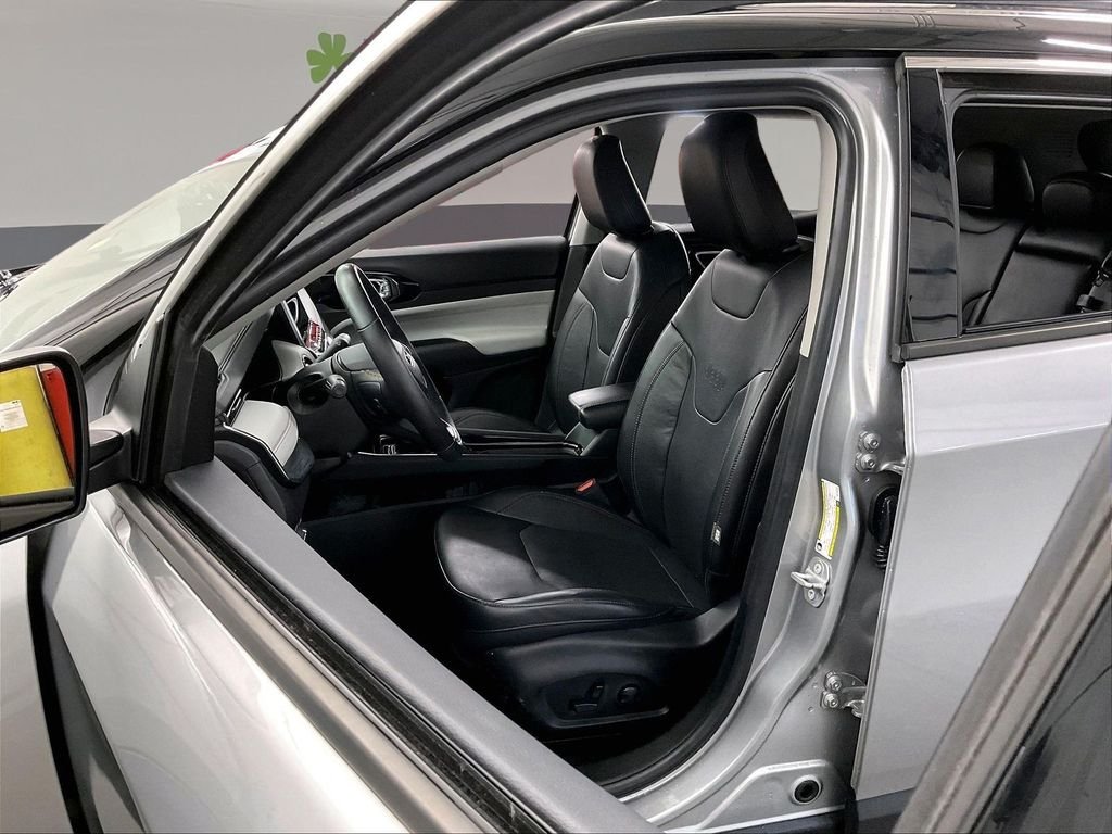 Used 2022 Silver Jeep Limited image 29