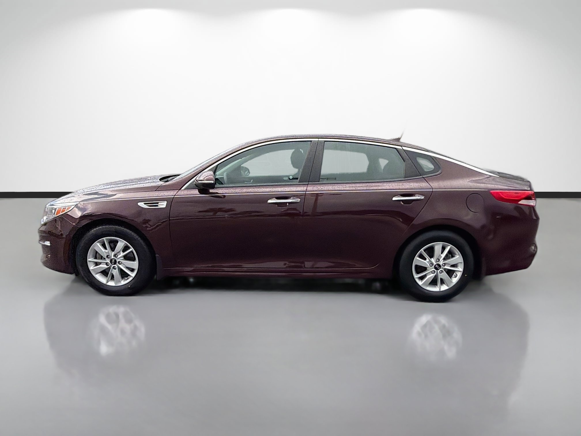 Used 2018 Sangria Kia LX image 6