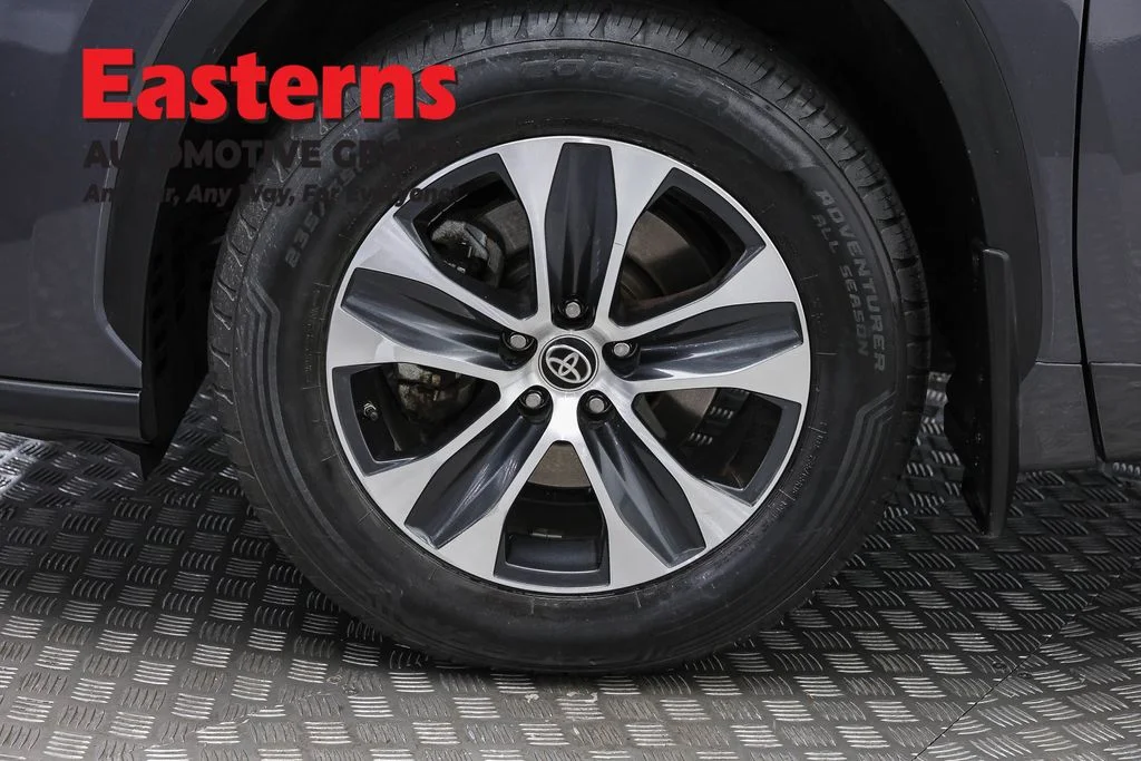 Used 2022 Gray Toyota XLE image 33