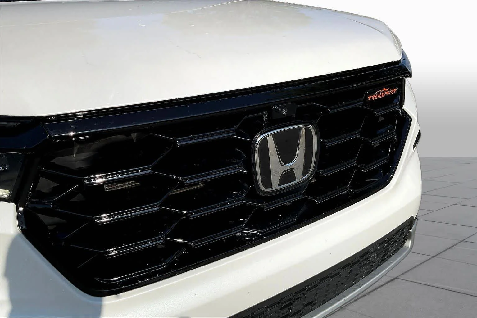 Used 2025 Platinum White Pearl Honda TrailSport image 30