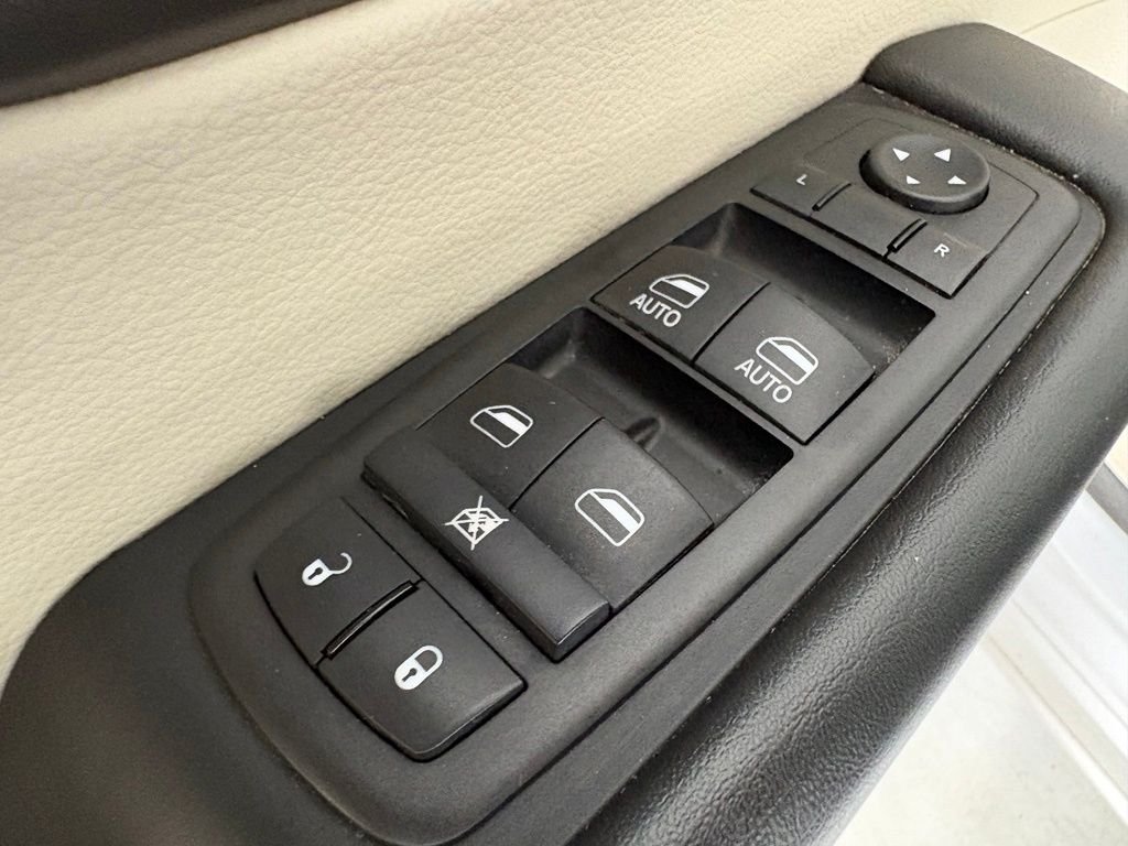 Used 2024 Silver Chrysler Touring L image 19