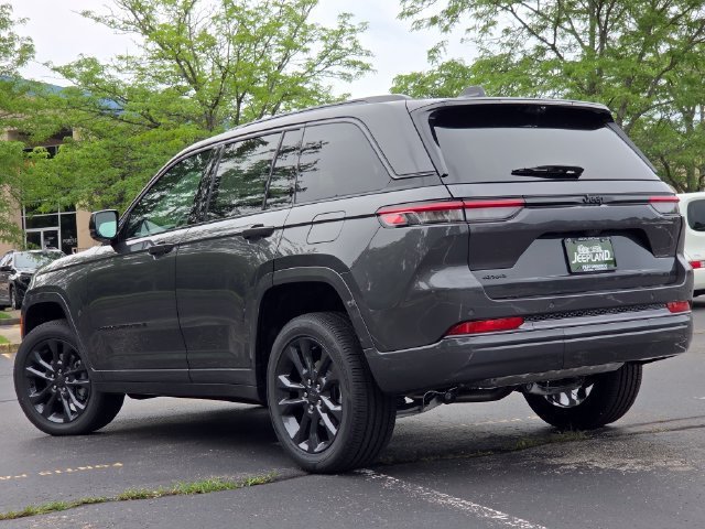 New 2026 Baltic Gray Metallic Clear-Coat Exterior Paint Jeep Limited Reserve image 24