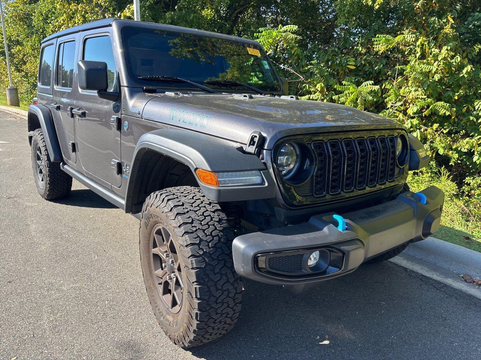 Used 2024 Granite Crystal Metallic Clearcoat Jeep Willys image 8