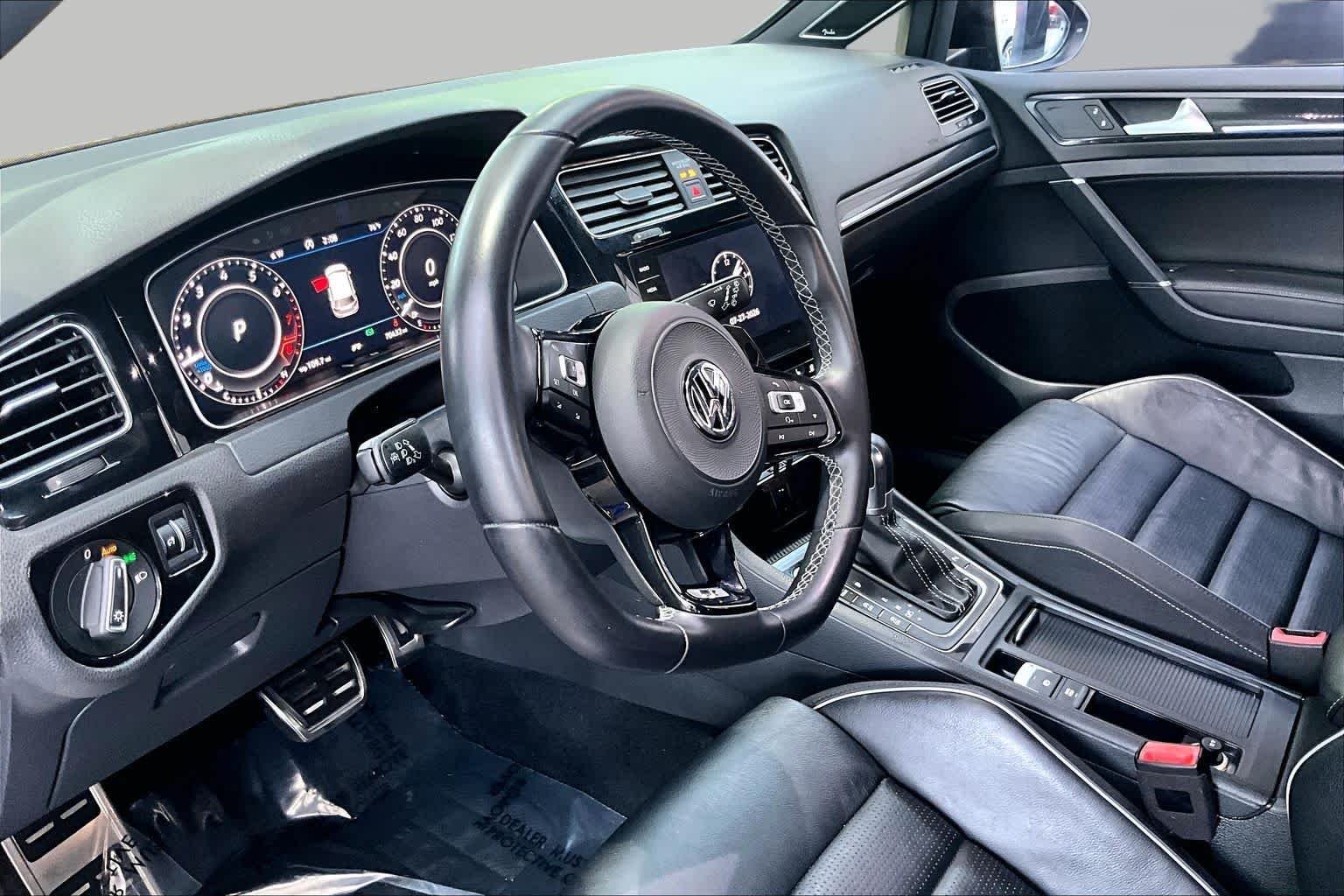 Used 2018 Lapiz Blue Metallic Volkswagen  image 18