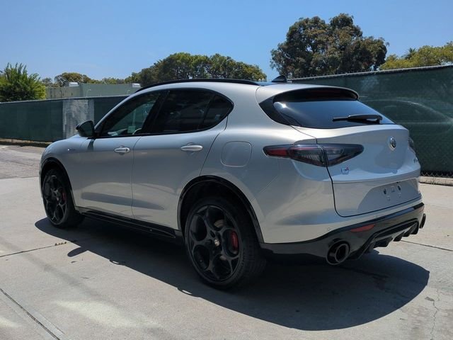New 2026 Moonlight Gray Metallic Exterior Paint Alfa Romeo Veloce image 5